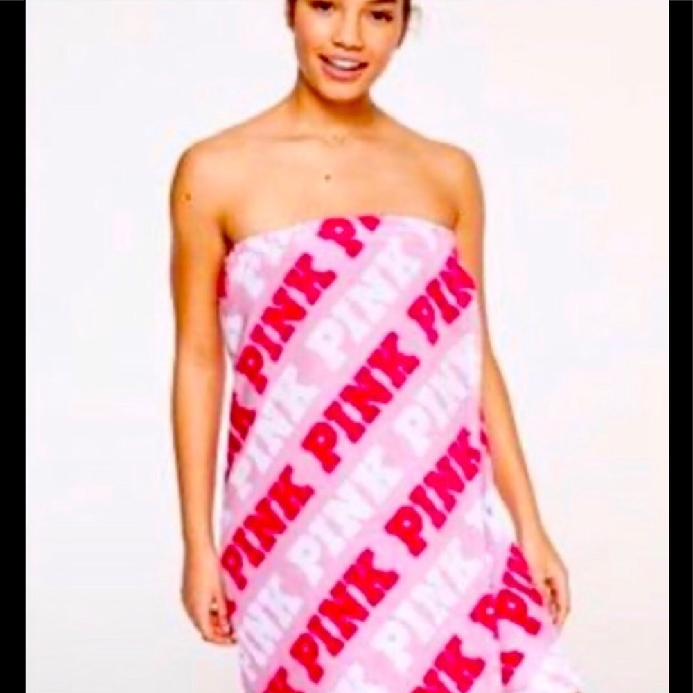 ❤️NWT VS PINK SHOWER WRAP❤️